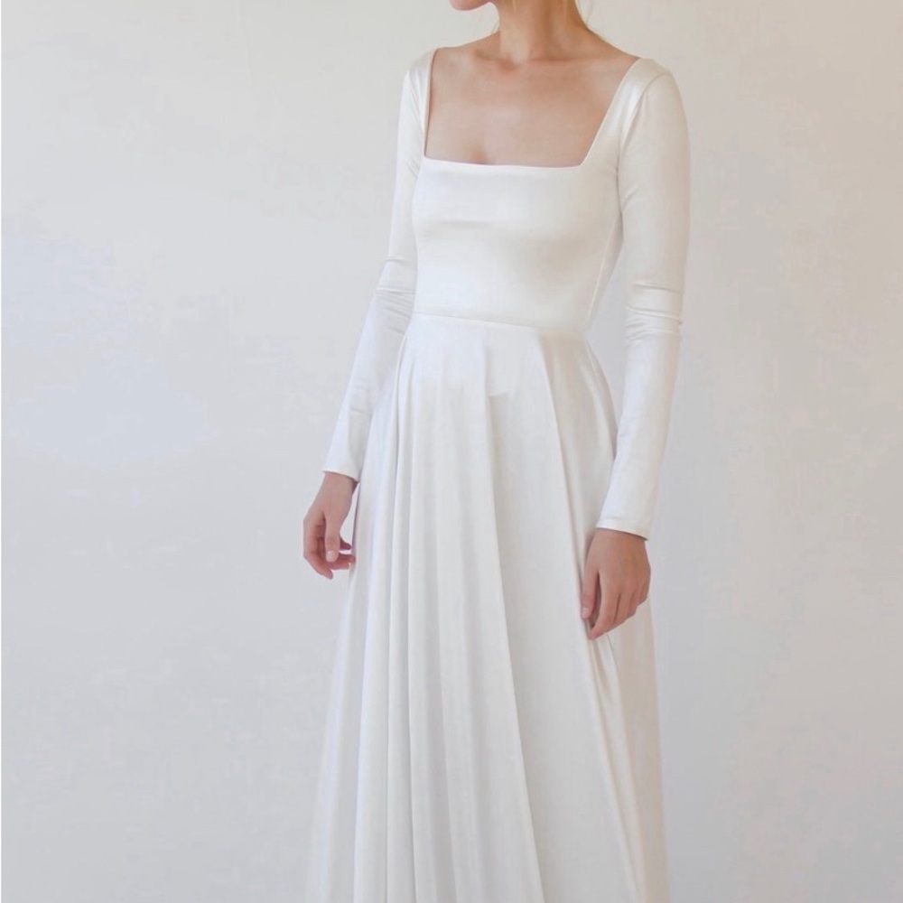 Cream Long Sleeve Square Neck Bridal Gown